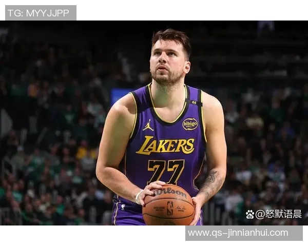 东契奇罚球失误引发球迷惊恐全场贡献33分11板8助3断表现依旧抢眼