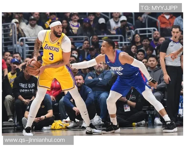 浓眉谈比赛表现：面对包夹我努力传球助队友得分