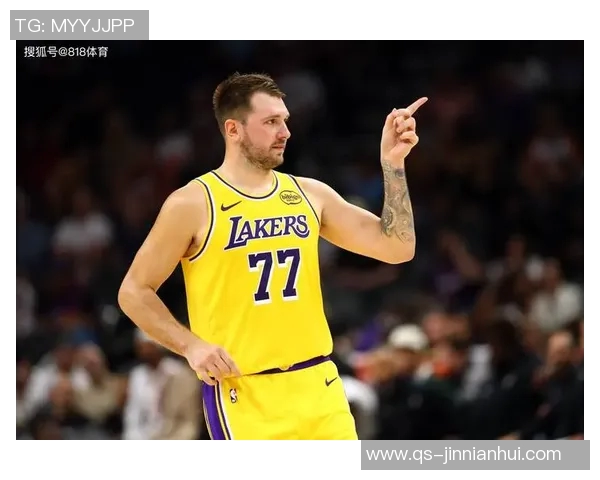 老詹开心点赞东契奇罚球失手未能达成50分替补席队友乐开怀