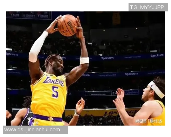 尼克史密斯谈黄蜂与湖人风格差异强调身体对抗的重要性 尼克史密斯谈黄蜂与湖人风格差异强调身体对抗的重要性