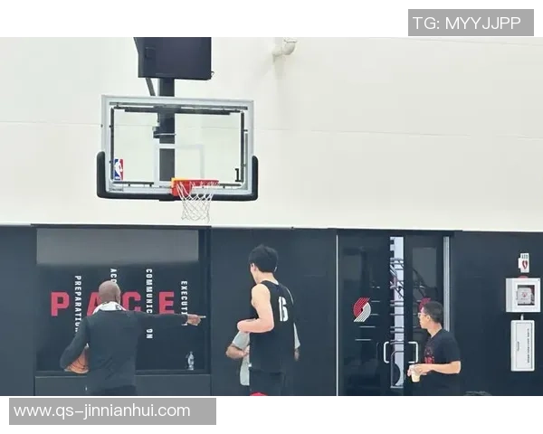 比卢普斯场下表现获高分评价小杨认为他值得8到9分 比卢普斯场下表现获高分评价小杨认为他值得8到9分