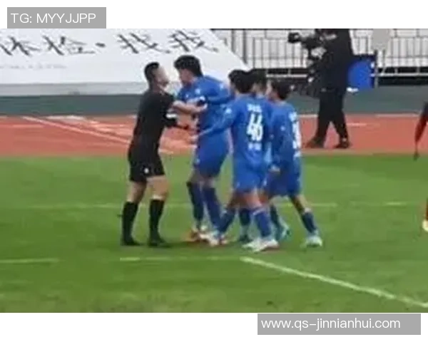 大渡口队球员王耀文因袭击裁判被禁赛五年引发热议 大渡口队球员王耀文因袭击裁判被禁赛五年引发热议