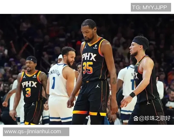 太阳队在第三节最后三分钟内狂轰15-0逆转局势引发热议 太阳队在第三节最后三分钟内狂轰15-0逆转局势引发热议